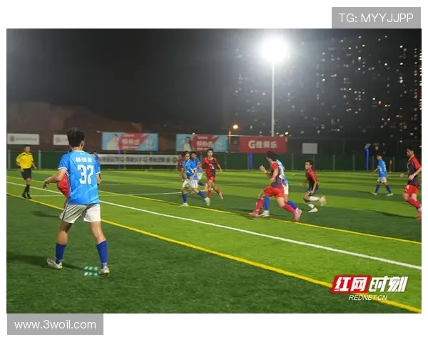 湘超足球赛:球员风采与激情对抗 湘超足球赛:球员风采与激情对抗